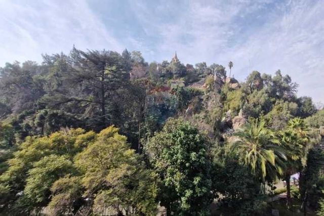 Hotel y local a pasos del metro santa lucía