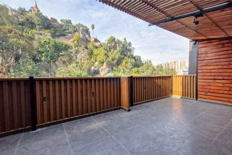 Hotel y local a pasos del metro santa lucía