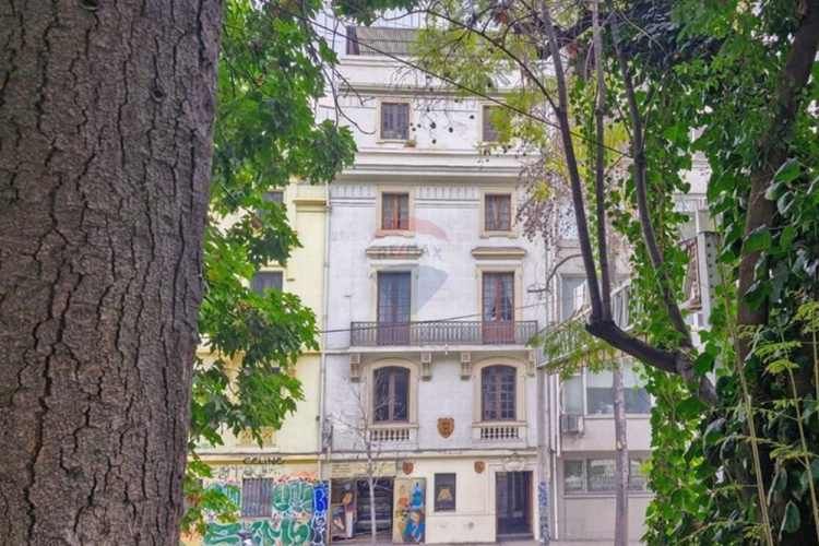 Hotel y local a pasos del metro santa lucía