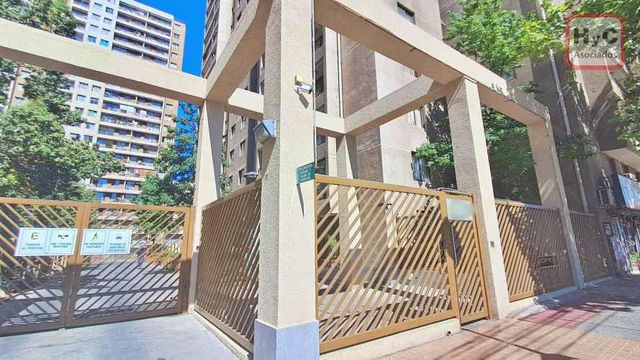 Vive conectado: Cómodo dpto con estilo mariposa + terraza frente al Metro Ñuble