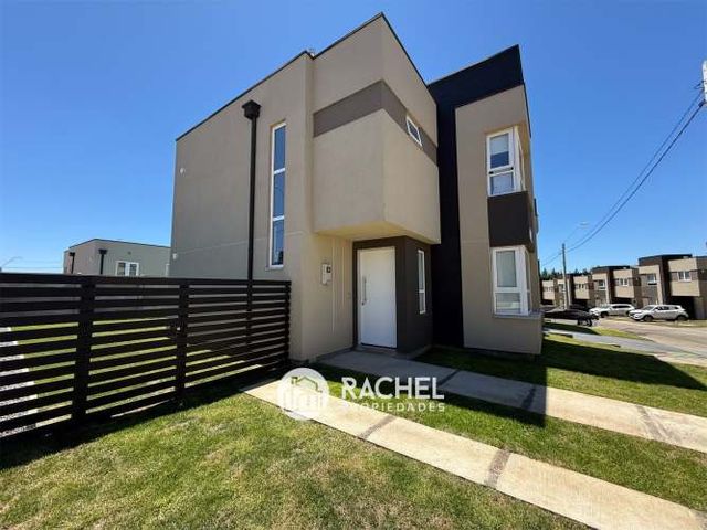 SE VENDE CASA MEDITERRÁNEA SEMINUEVA EN CONDOMINIO TERRANOVA