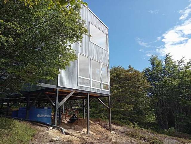 Casa moderna en el bosque