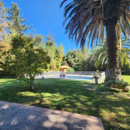 Encanto y Comodidad: Parcela en Pirque (137985)