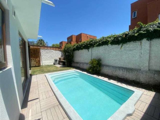 Casa estilo mediterránea en venta, Las Condes (138009)