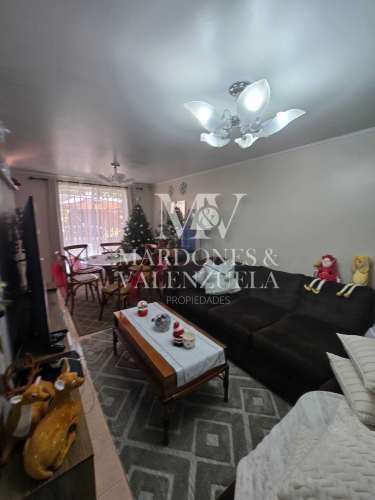 BAJO VALOR COMERCIAL, casa excelente estado (138028)