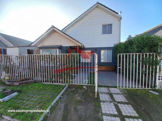 Hermosa Casa Dos Pisos Aislada con 4 Dormitorios, 2 Baños, Lampa