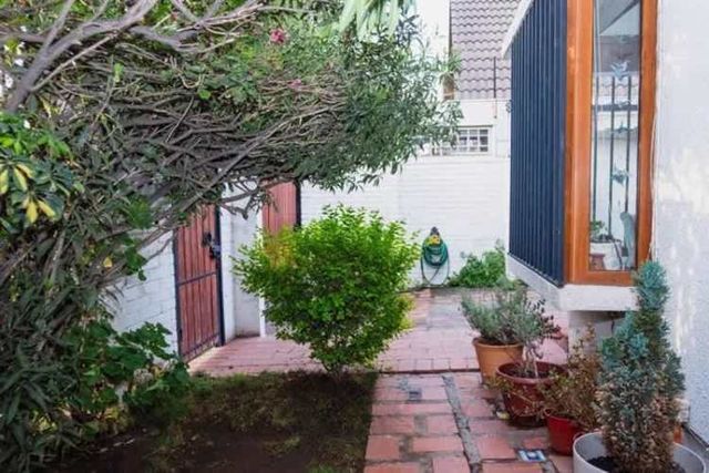 CASA Amplia Casa 4 dormitorios, 4 estacionamiento, con Piscina