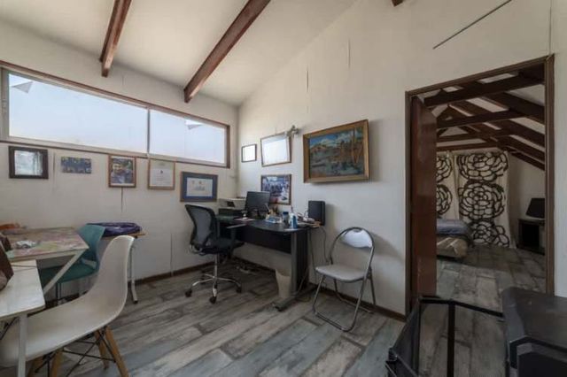 Casa 4 dorm y 4 baños de dos pisos y gran patio en