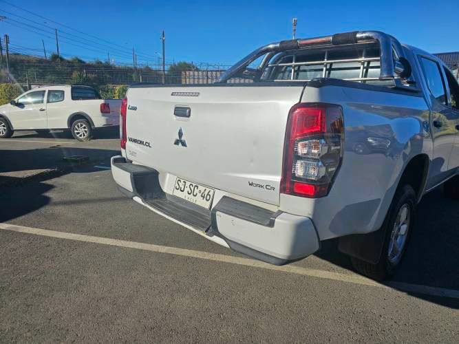 mitsubishi L200 work año 2023