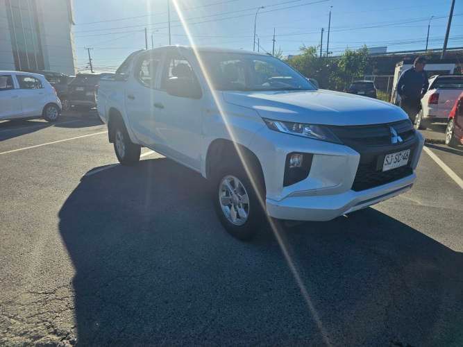 mitsubishi L200 work año 2023