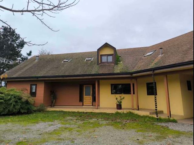 AMPLIA CASA EN CONDIMINIO LOS CISNES