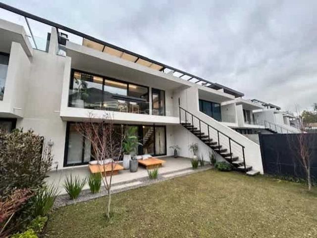 INCREIBLE TOWN HOUSE EN LOS DOMINICOS !