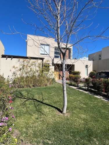 CASA ESTILO MEDITERRANEA 2 PISOS