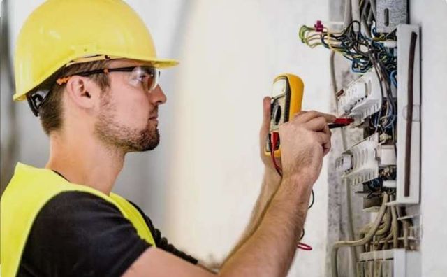 Electricista calificado