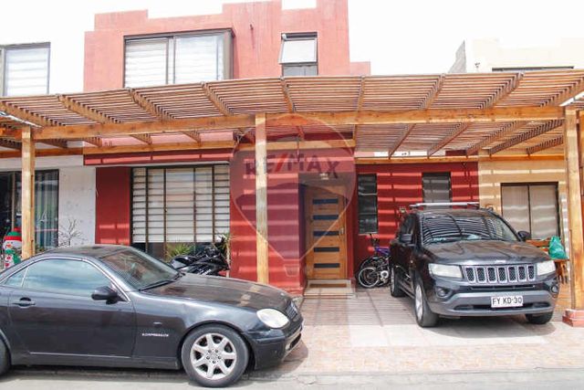 Arriendo casa amoblada en condominio sector norte.
