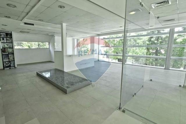 Planta libre / 3 estacionamientos / norte