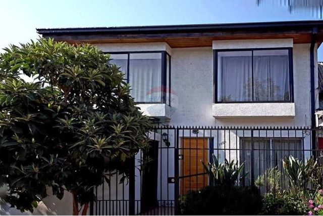 Se vende casa de 2 pisos en alameda de talca