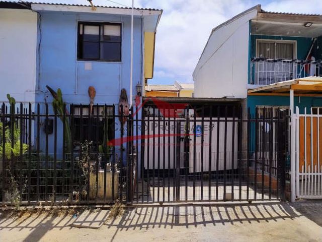 Casa de Dos Pisos con 2 Dormitorios, 1 Baño, Coquimbo, IV Region.