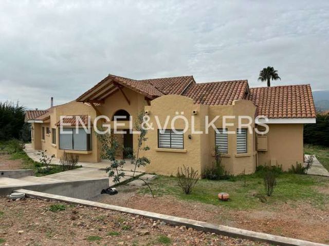 Casa con media hectárea e increíble vista al valle de elqui
