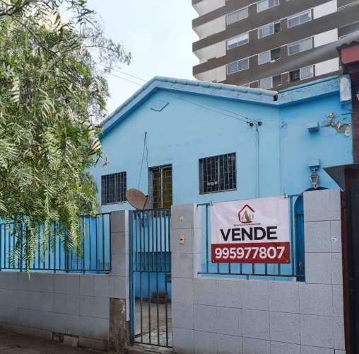 SE VENDE AMPLIA CASA A PASOS DE AVENIDA BRASIL Y LA COSTANERA