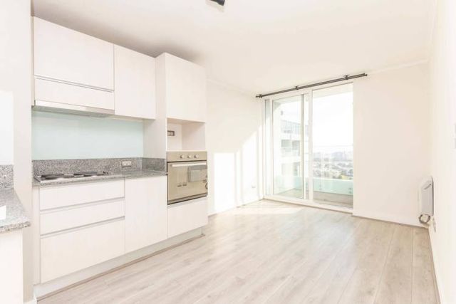 Cruz 1275 (1 Est /1 Bod) [322-3]