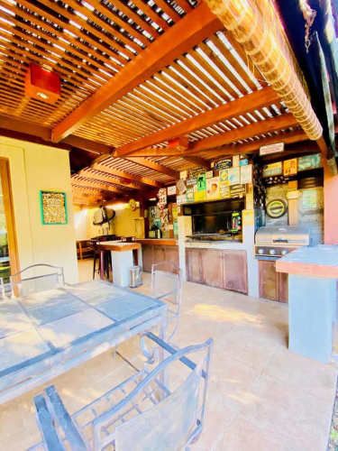 CERCANA A COMERCIO, COLEGIOS Y AUTOPISTAS CONEXIÓN SANTIAGO