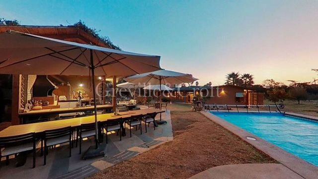 Casa de 3 pisos en Condominio (138079)